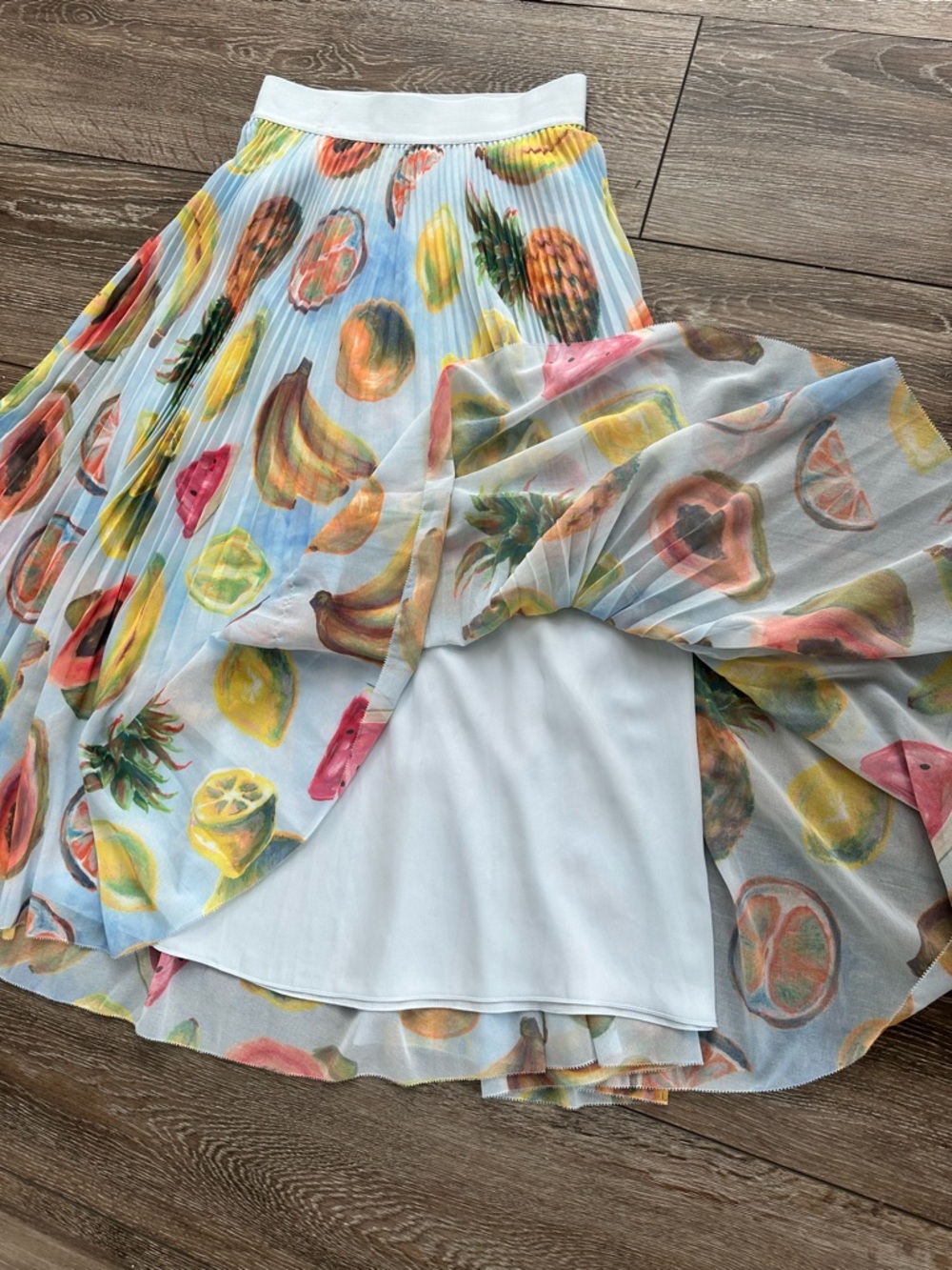 Wilfred Pleated / Twirl Pleated Skirt Fruit Print Skirt, woman’s M - Picture 3 of 11